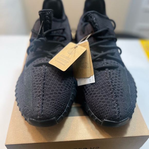 Yeezy 350 V2 Onyx (NEW) - Picture 2 of 5